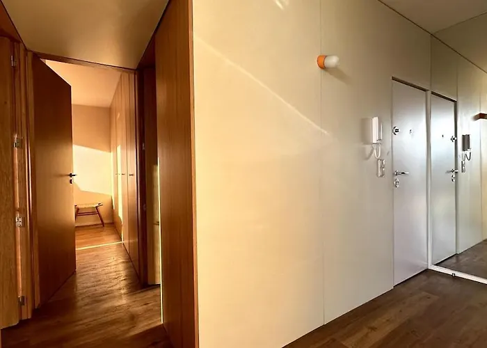 - With Ac, Parking And Balcony Porto