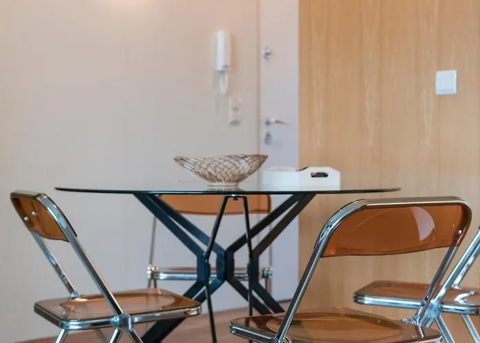 Apartment - With Ac, Parking And Balcony Porto