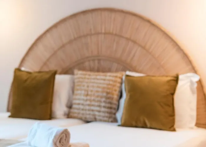 - With Ac, Parking And Balcony Porto