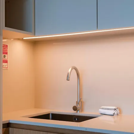 Lägenhet - With Ac, Parking And Balcony *