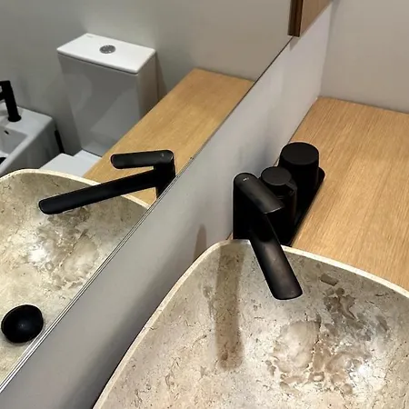 Lägenhet - With Ac, Parking And Balcony *