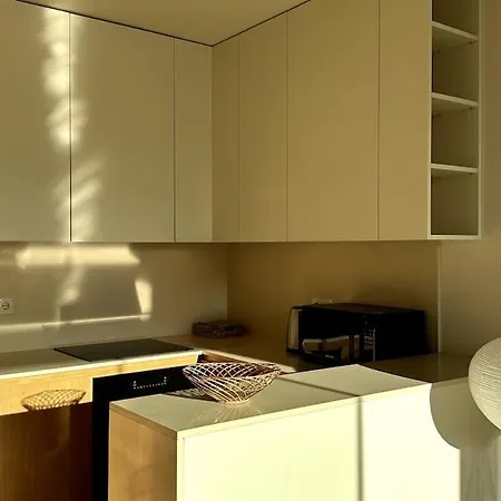 Lägenhet - With Ac, Parking And Balcony