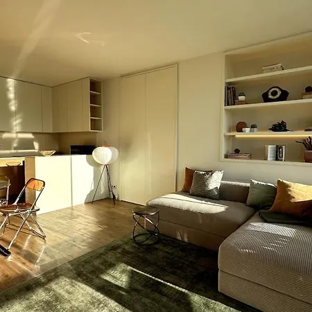 Lejlighed - With Ac, Parking And Balcony *