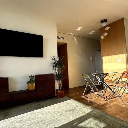 - With Ac, Parking And Balcony Apartment Porto