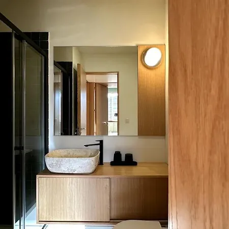 - With Ac, Parking And Balcony Oporto