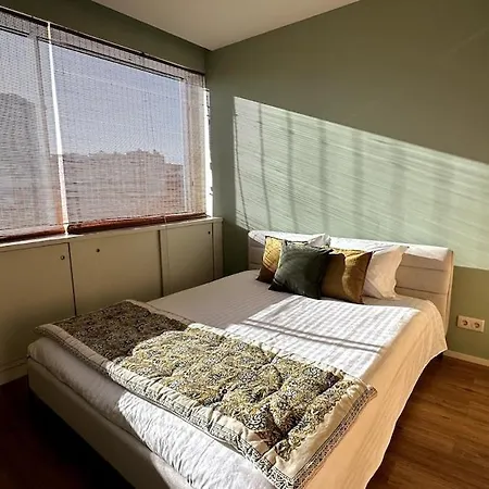 Apartment - With Ac, Parking And Balcony Porto