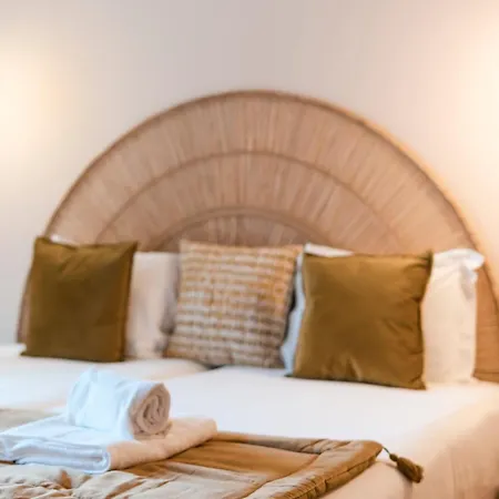 - With Ac, Parking And Balcony Oporto