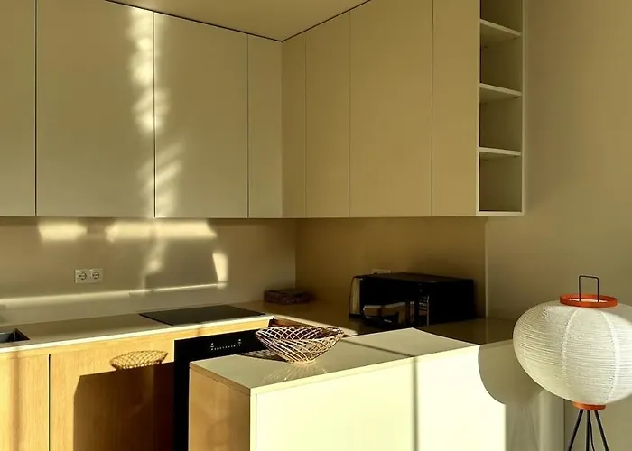 公寓 - With Ac, Parking And Balcony