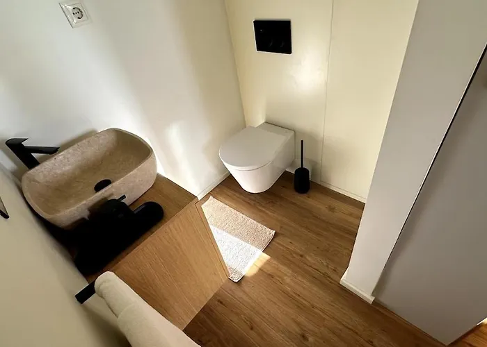 - With Ac, Parking And Balcony 波尔图