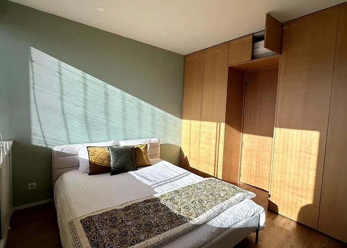 - With Ac, Parking And Balcony 公寓 *