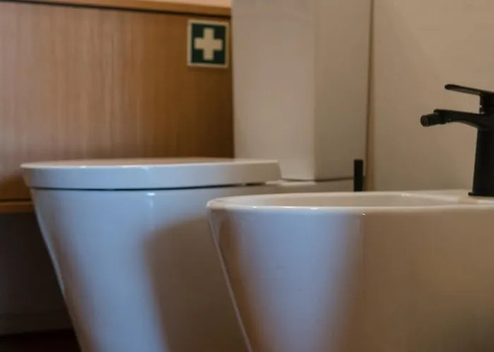 - With Ac, Parking And Balcony 公寓