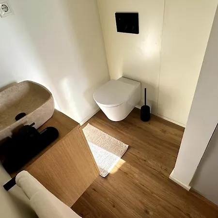 - With Ac, Parking And Balcony Porto