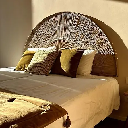 - With Ac, Parking And Balcony Porto