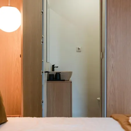 Apartman - With Ac, Parking And Balcony